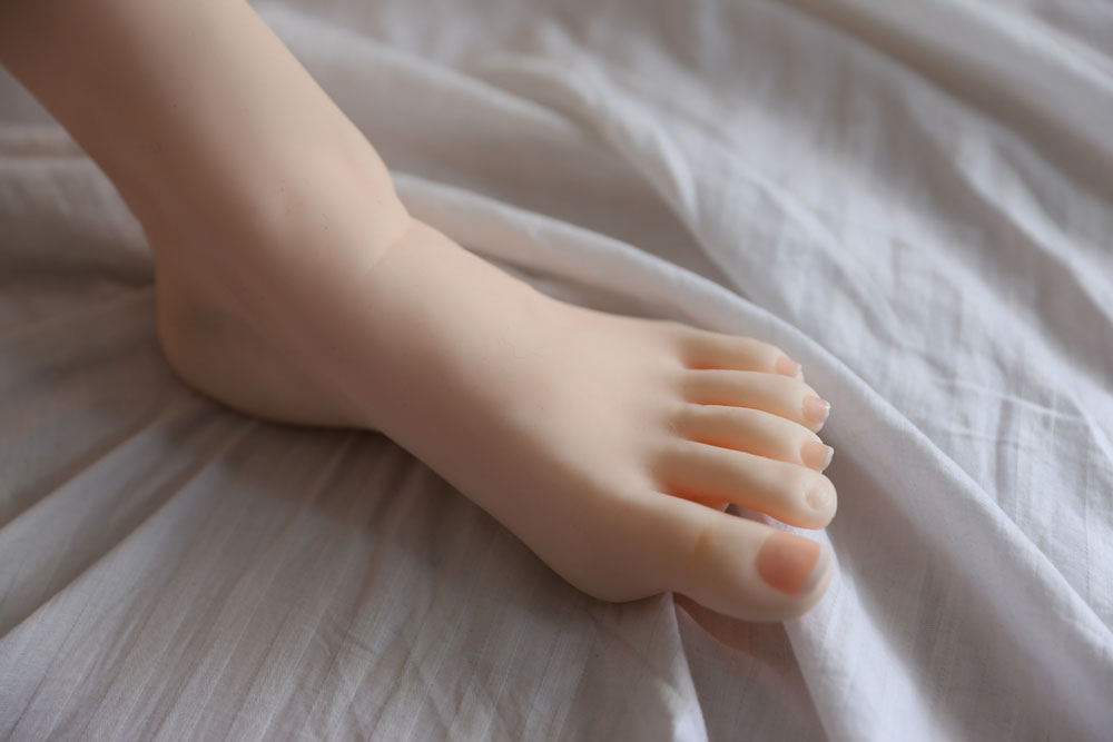 pieds de poupée sexuelle